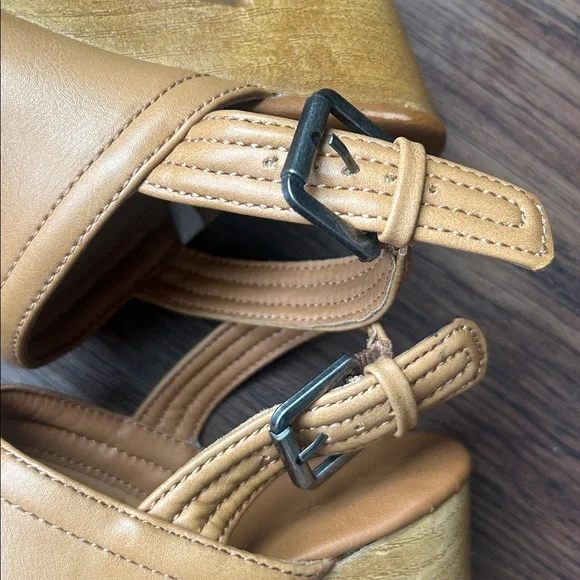 Universal Thread cognac colored clog heels size 6 EUC - Picture 7 of 9